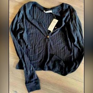 *NEW WITH TAG* Abercrombie & Fitch Shirt